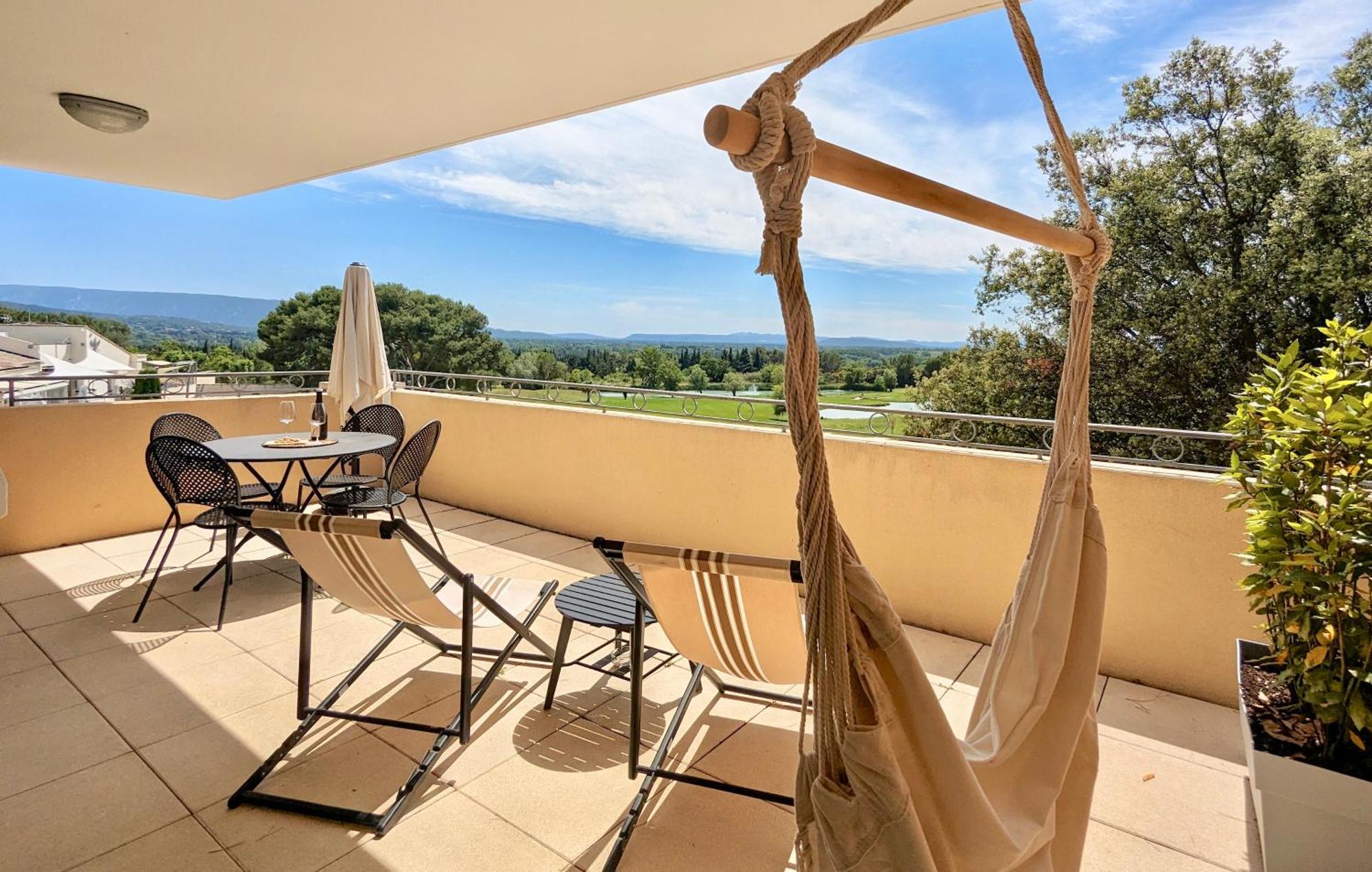 Allura Golf Apartment